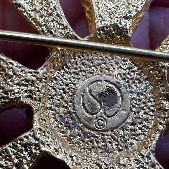 St JOHN Vintage Maltese CROSS Crest BROOCH Pin Red Enamel Faux Pearl Cab Jewelry - Picture 7 of 7